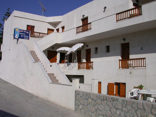 George & Christos Hotel, Milos