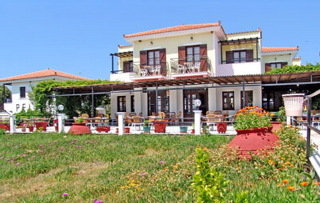 Pela Hotel, Skala Kallonis