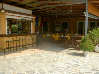 Scrivas Apartments, Kavos