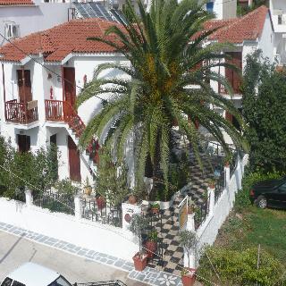 Amalthia Studios, Skiathos town