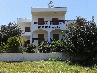 Remi Studios & Apartments, Stalis