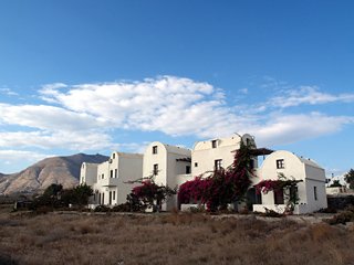 Anna Apartments, Monolithos